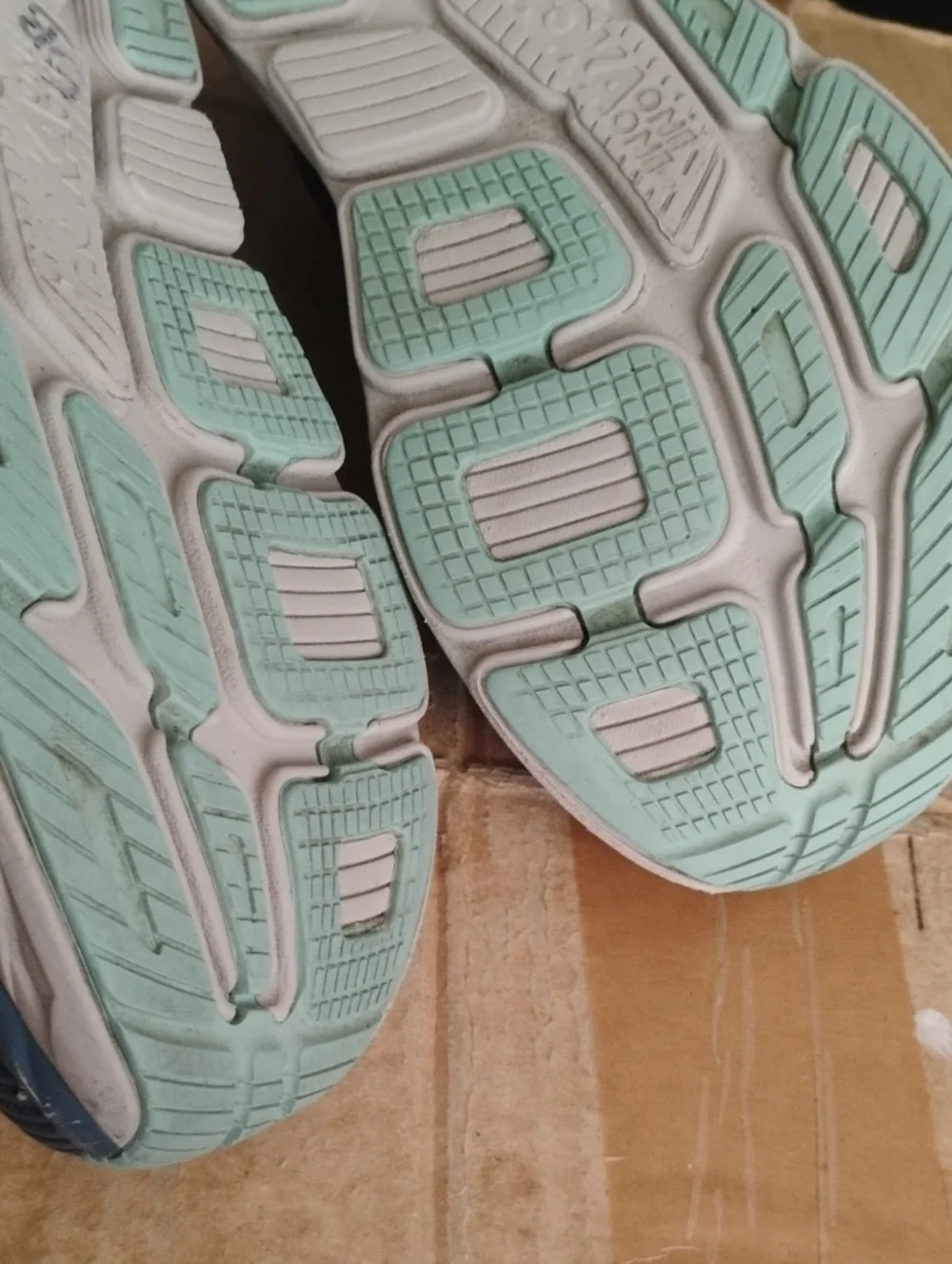 HOKA One One Bondi 7